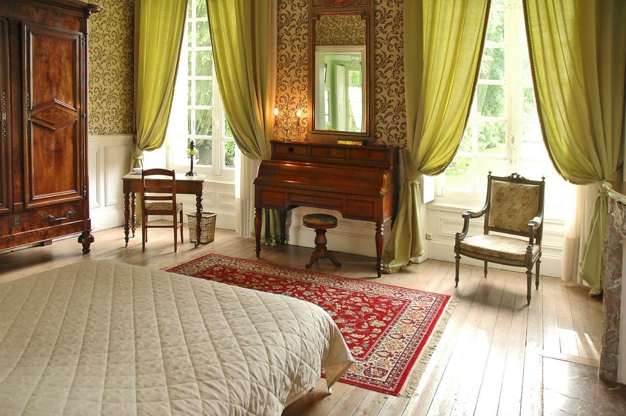 Chateau De Fleury La Foret Bed and Breakfast Igoville Esterno foto
