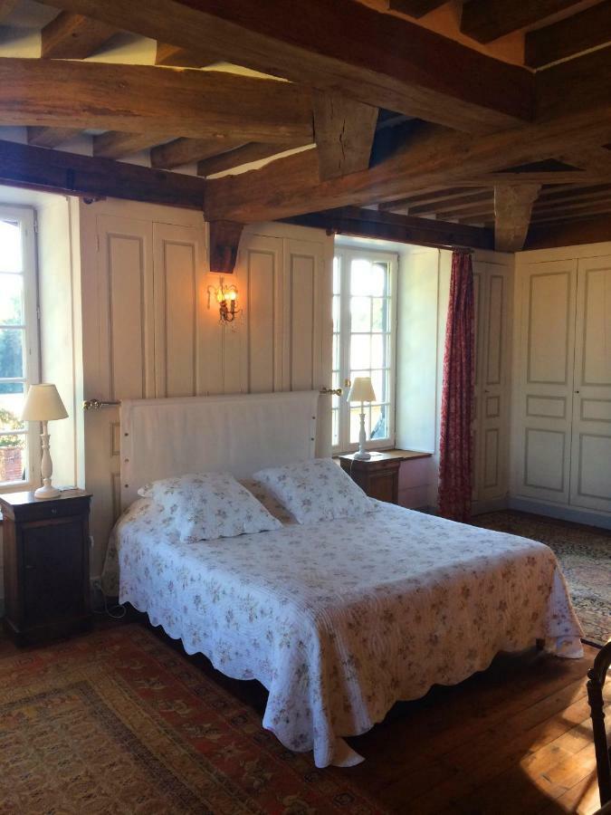 Chateau De Fleury La Foret Bed and Breakfast Igoville Esterno foto