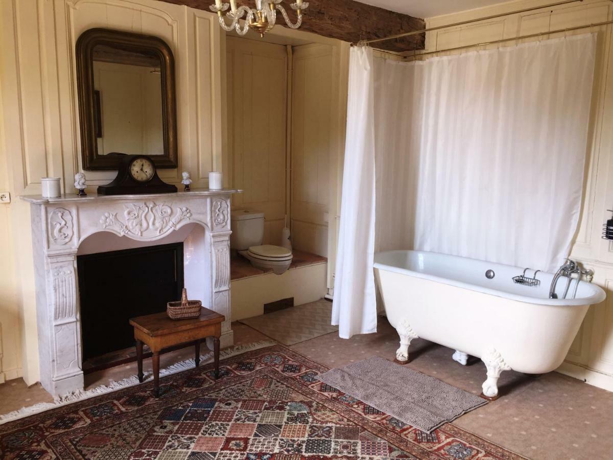 Chateau De Fleury La Foret Bed and Breakfast Igoville Esterno foto