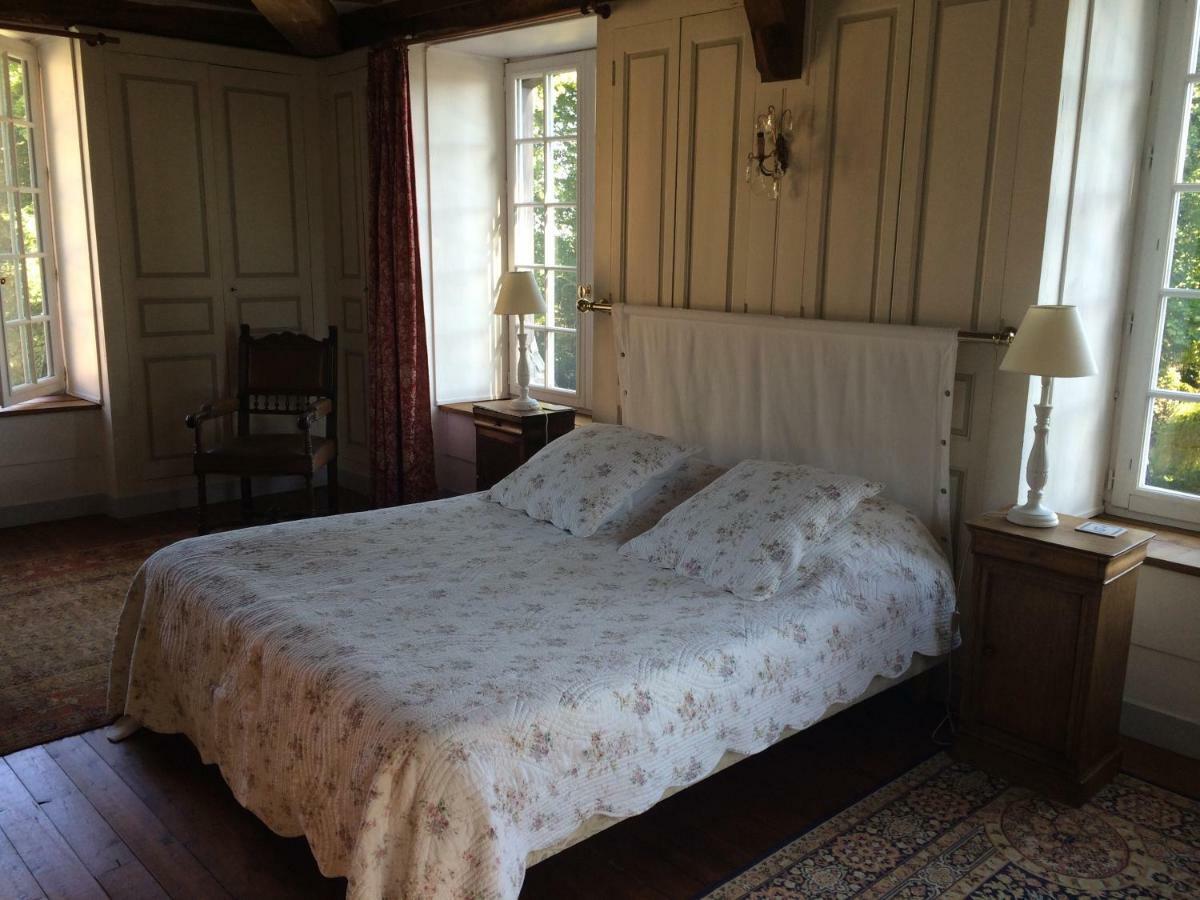 Chateau De Fleury La Foret Bed and Breakfast Igoville Esterno foto